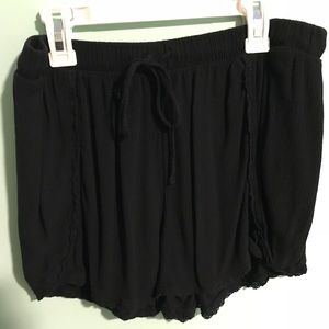 CUTE Dressy flowy black shorts!